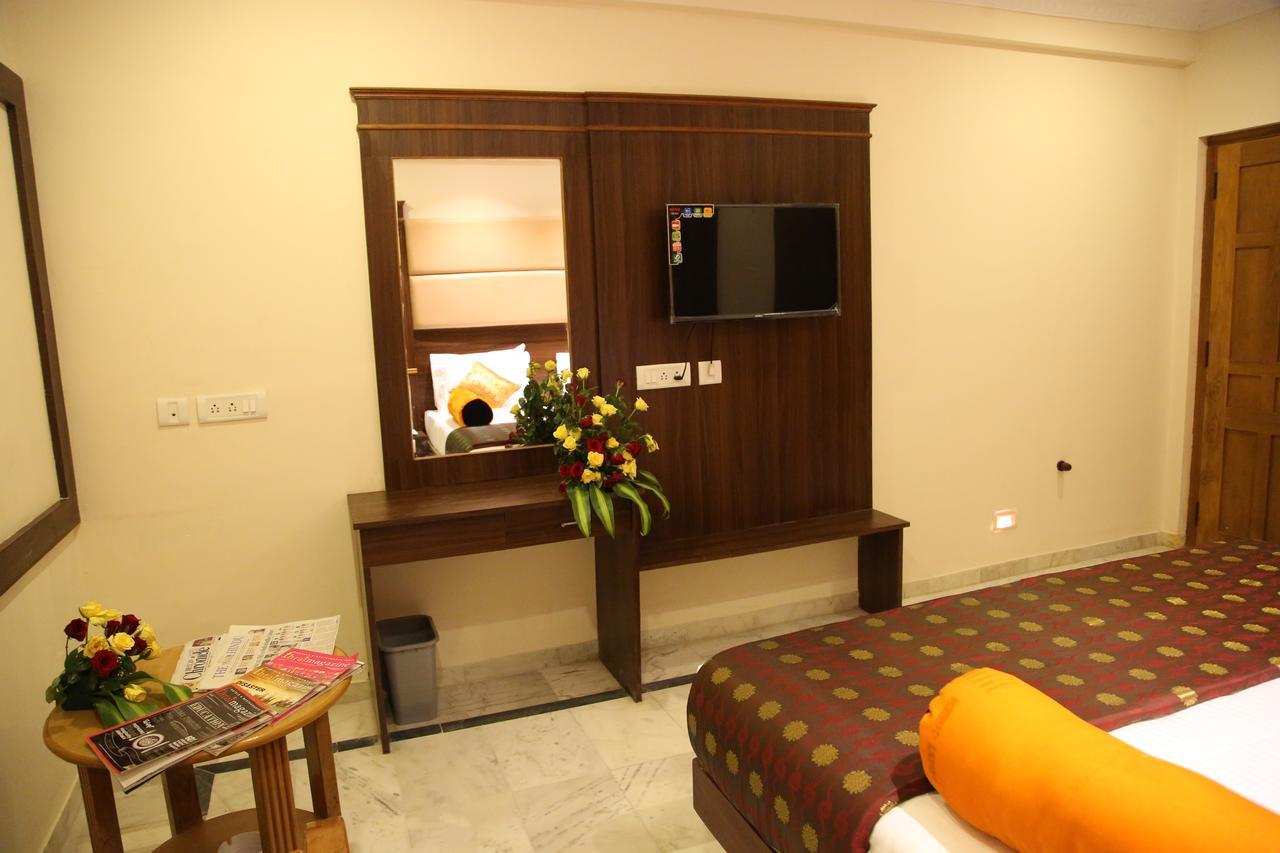 Poppys S.E.T Residency Hotel Kumbakonam Exterior photo